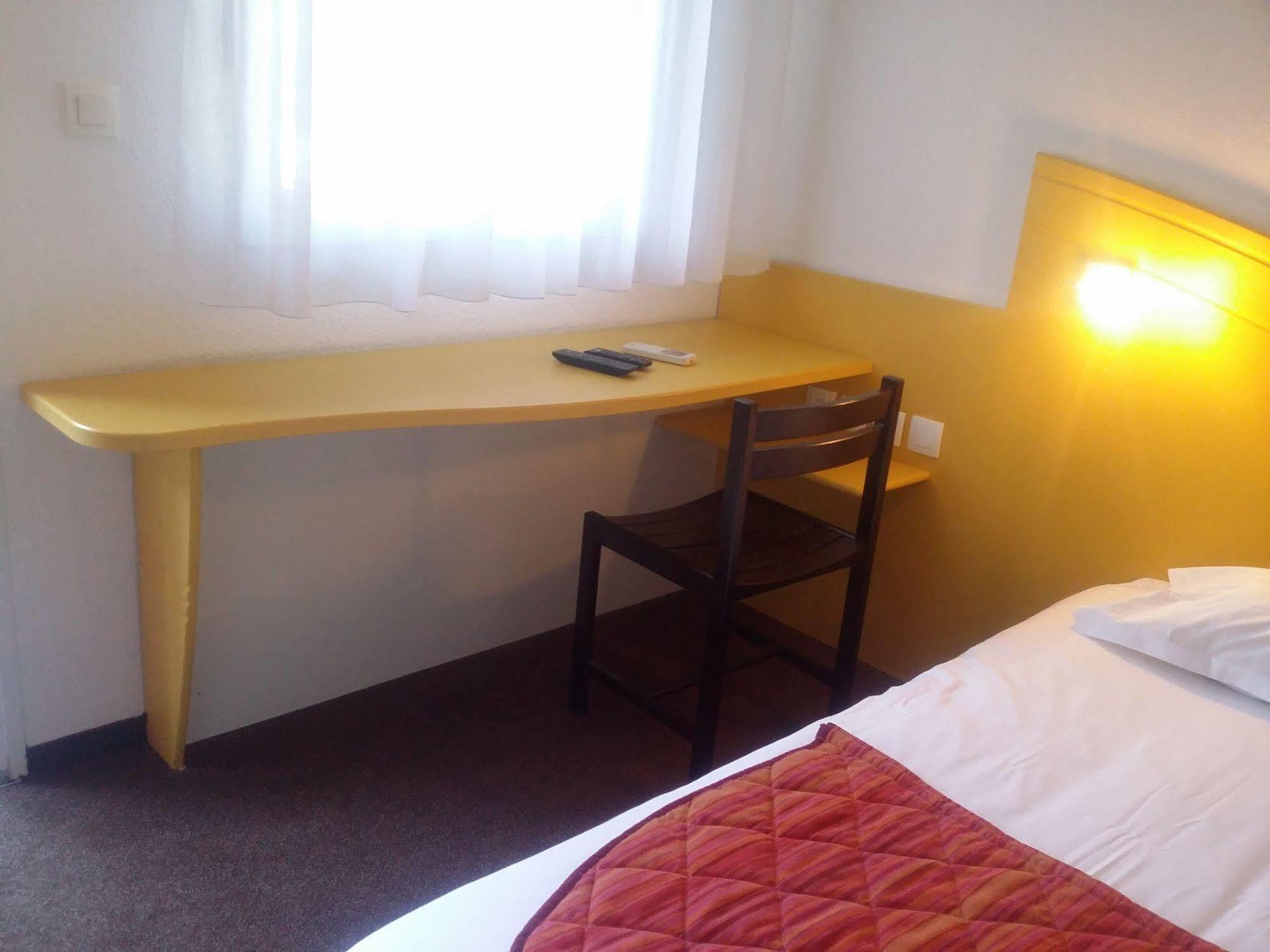 Hotel Lemand Lyon Est - Villefontaine Exteriör bild
