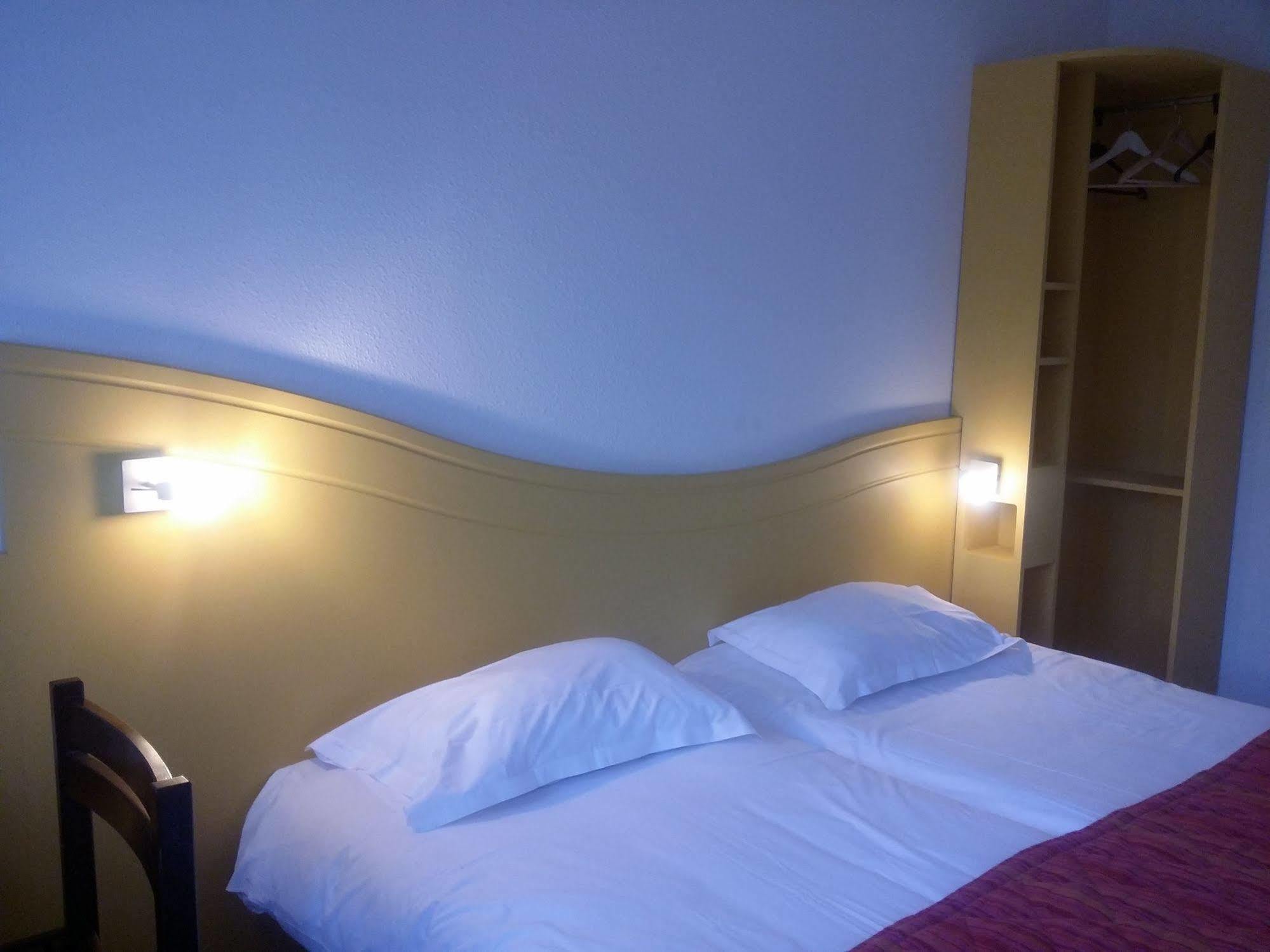 Hotel Lemand Lyon Est - Villefontaine Exteriör bild