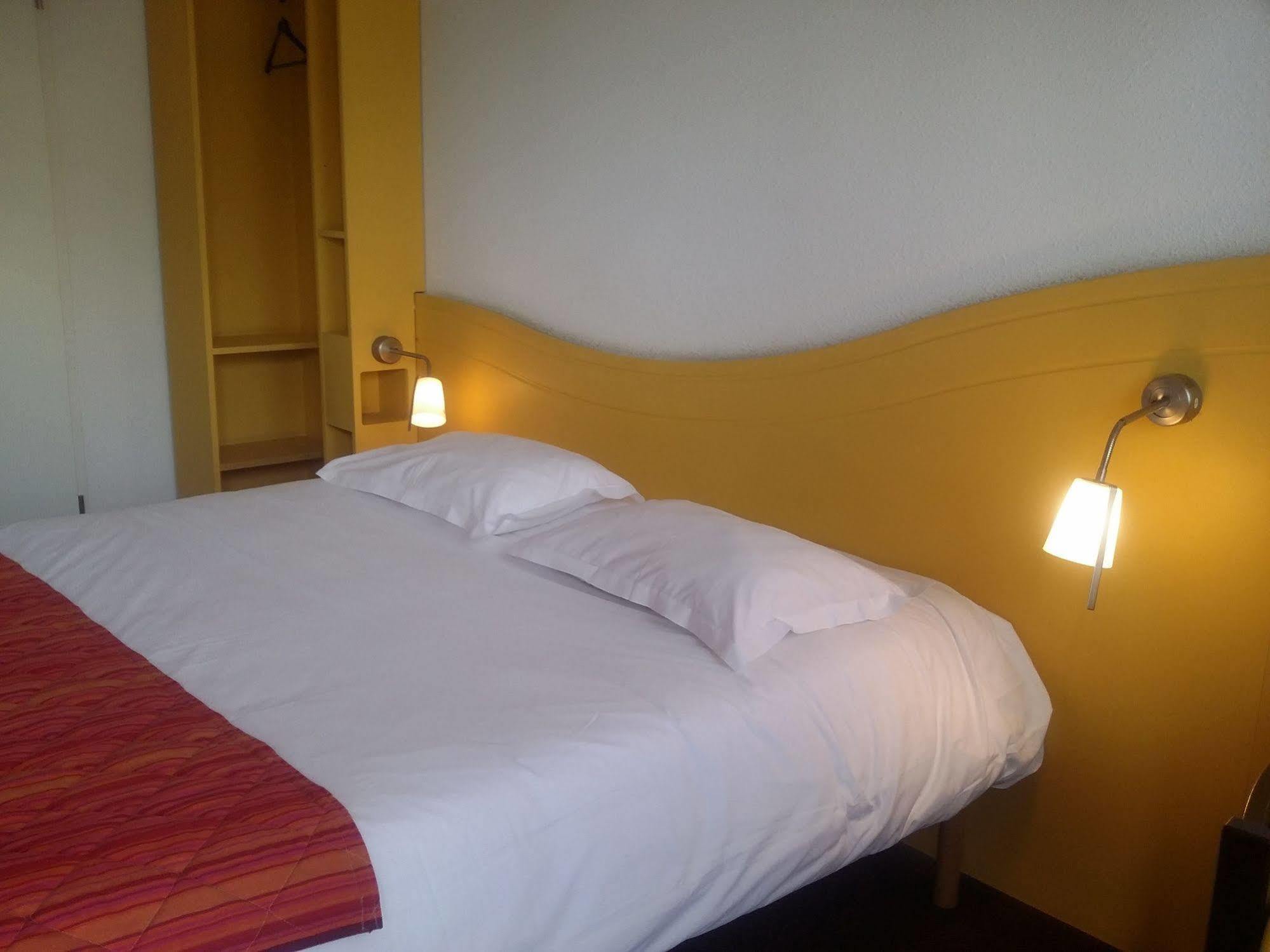 Hotel Lemand Lyon Est - Villefontaine Exteriör bild
