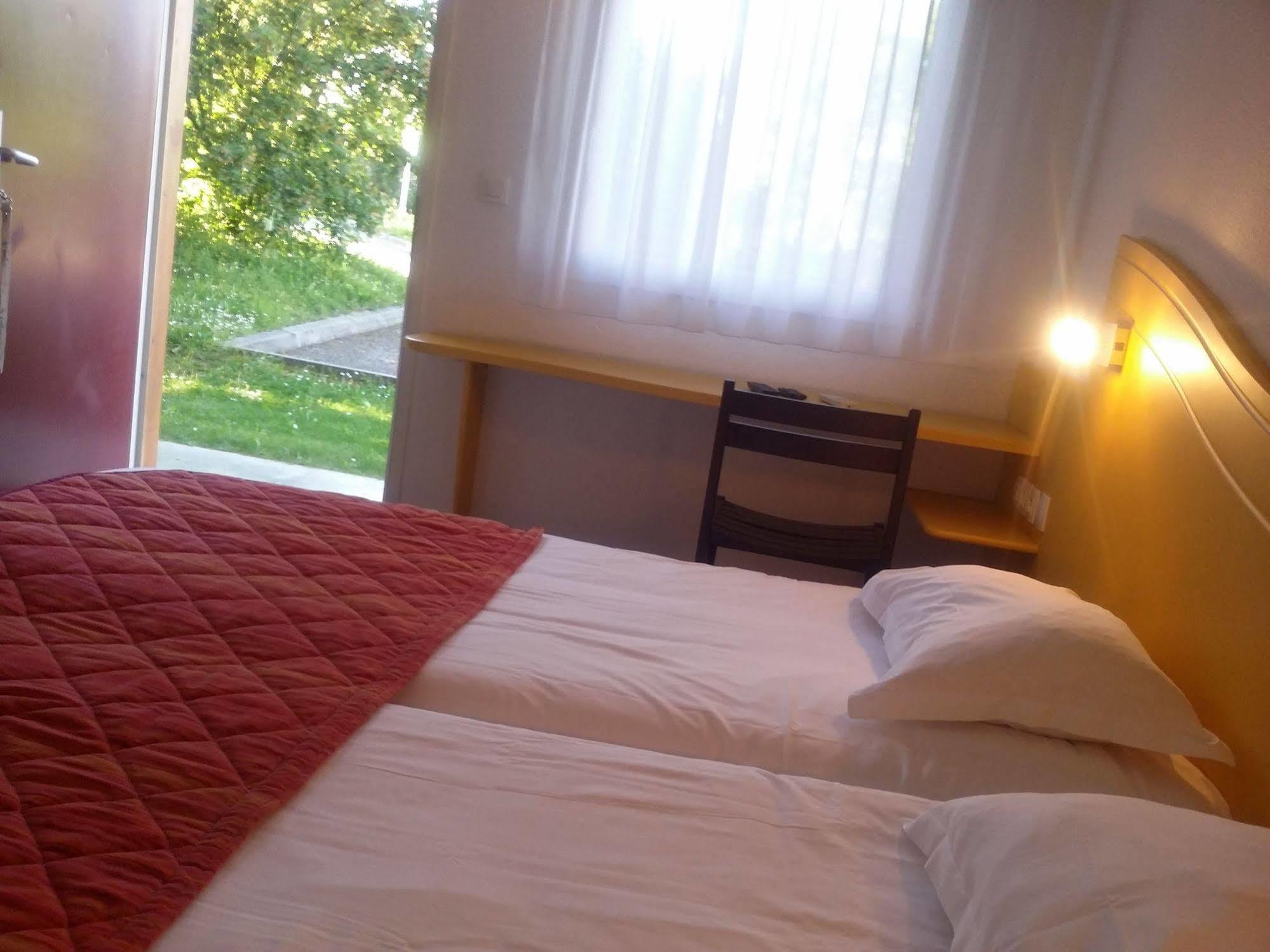 Hotel Lemand Lyon Est - Villefontaine Exteriör bild
